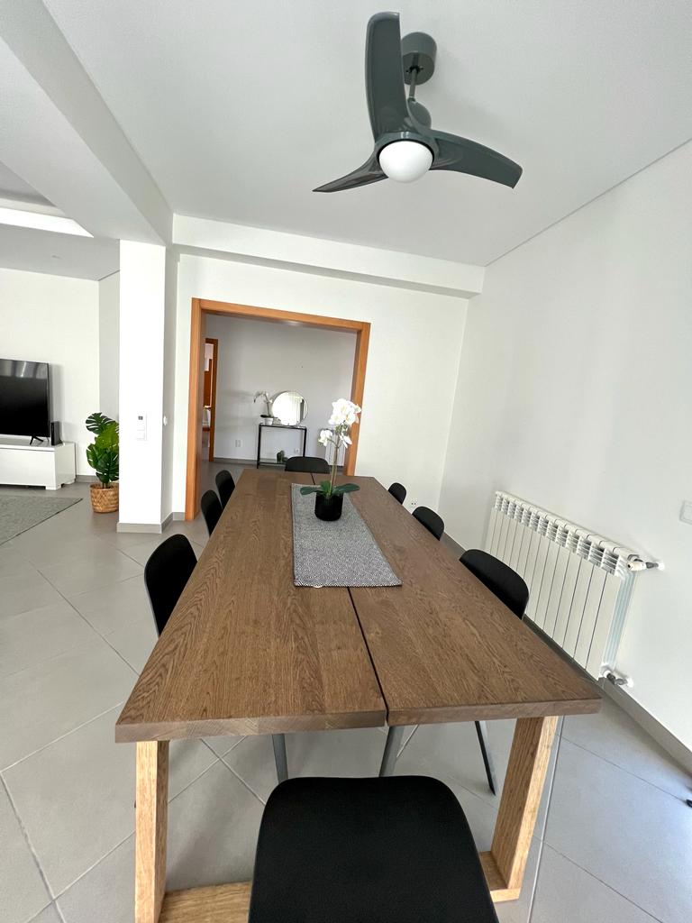 Обеденный стол из дуба на 8 мест